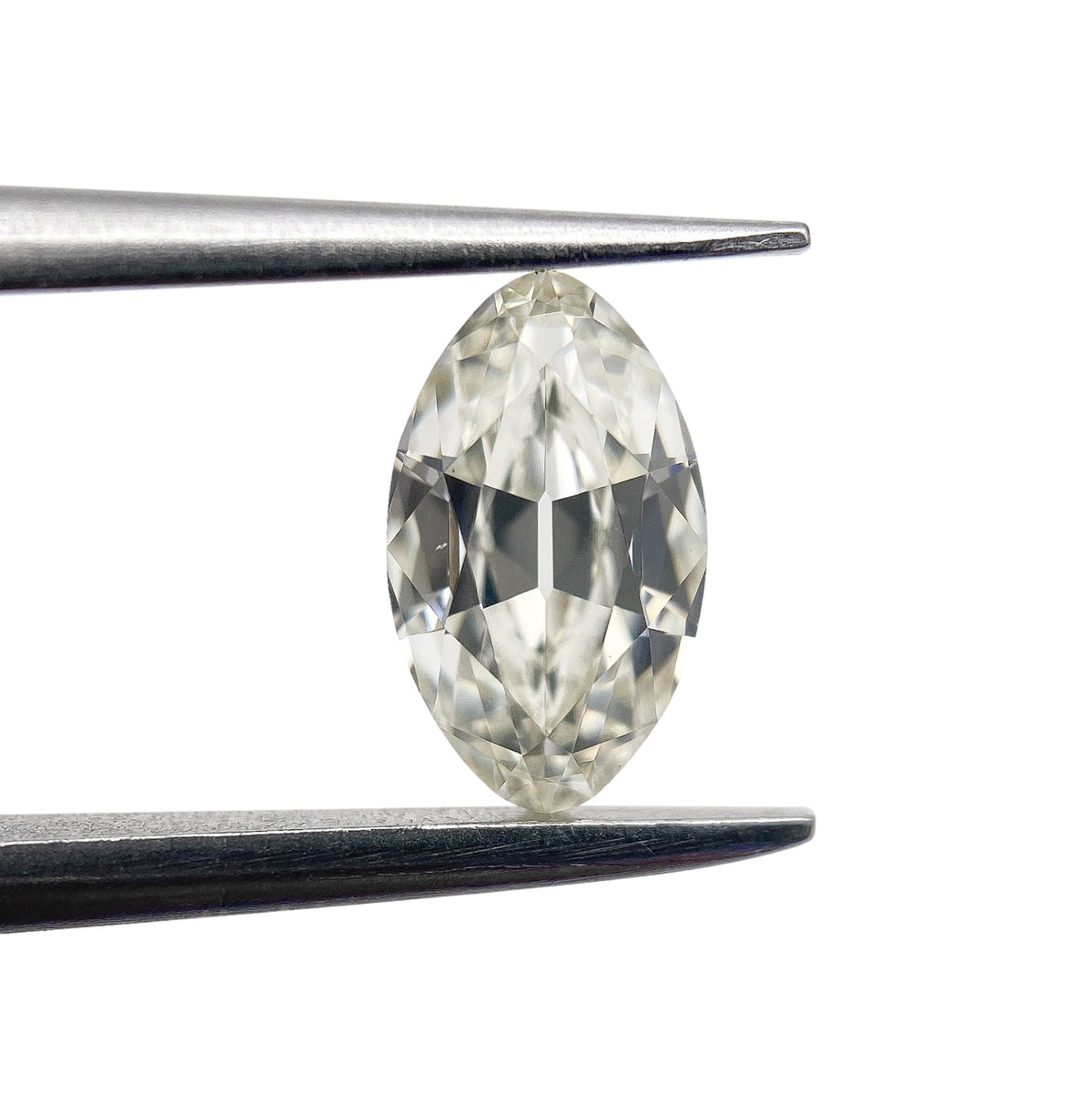 0.61ct | I-J/VVS Oval Shape Old Mine Cut Diamond - Modern Rustic Diamond