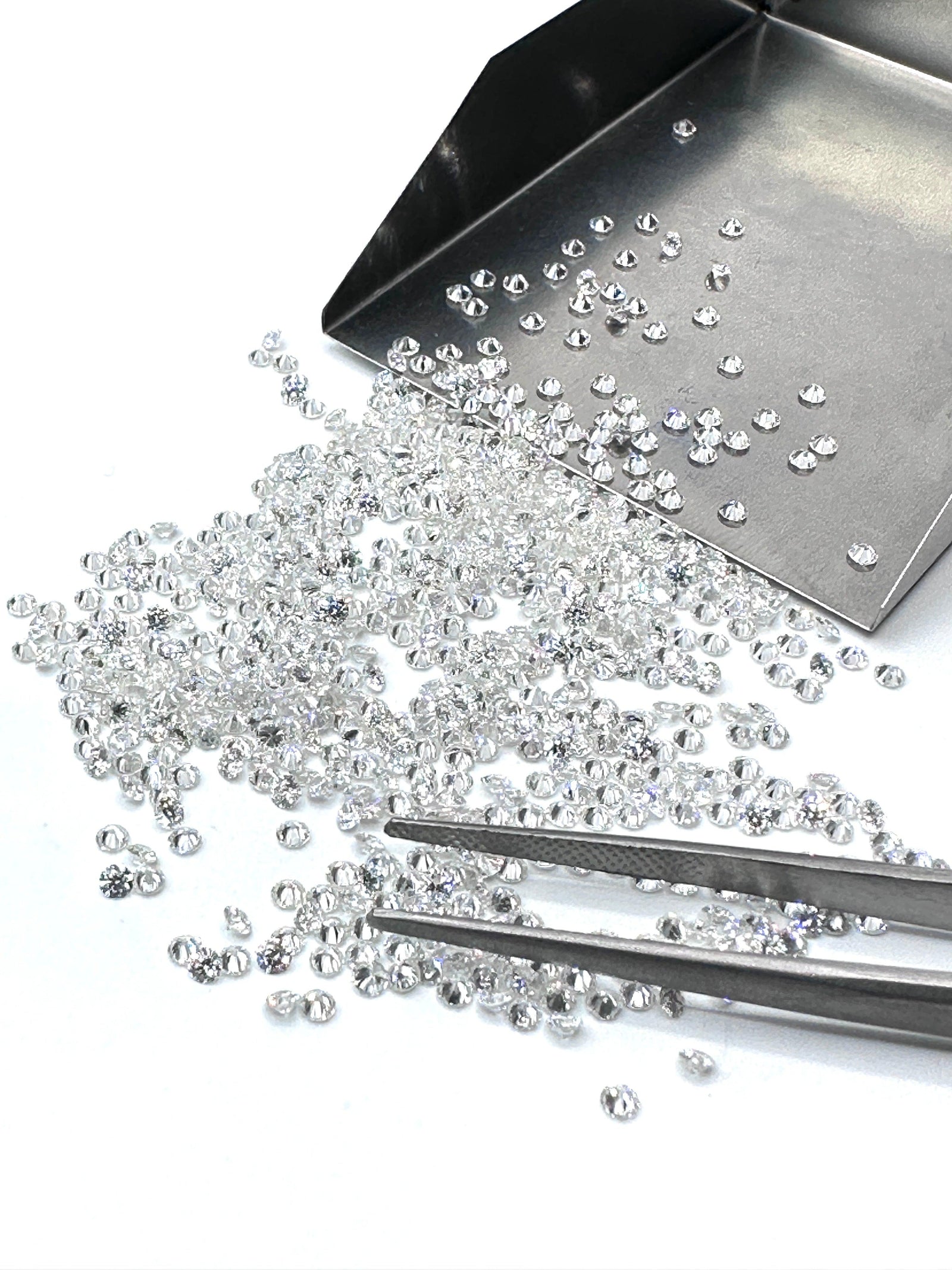 White Diamond Round Brilliant Melee F-G/SI1-SI2-Modern Rustic Diamond