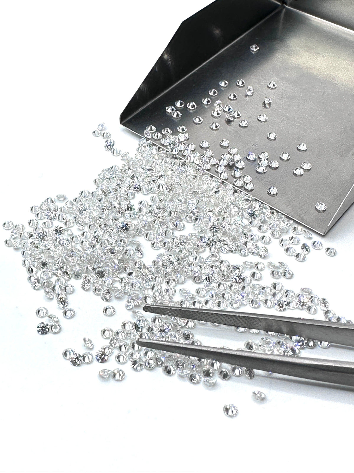 White Diamond Round Brilliant Melee F-G/VS-SI-Modern Rustic Diamond